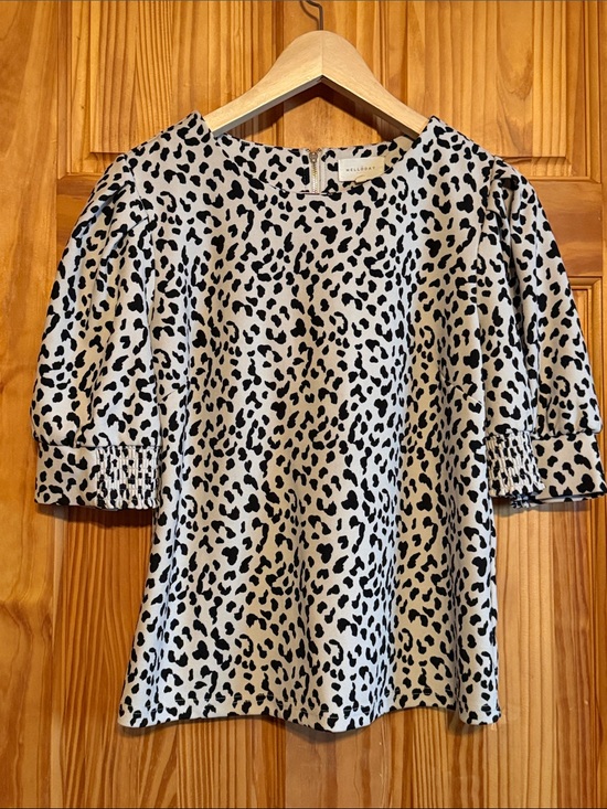 MELLODAY Tops - MELLODAY Black and White Leopard Puff Sleeve Blouse